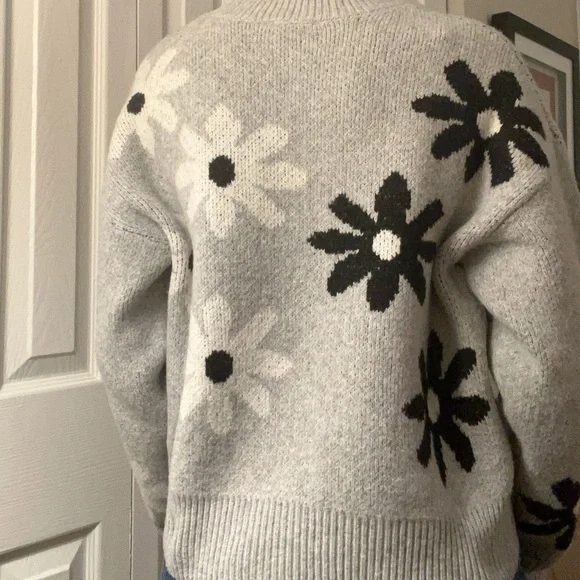 Gray and Black Crew Neck Sweater with Floral Design - Picture 3 of 4